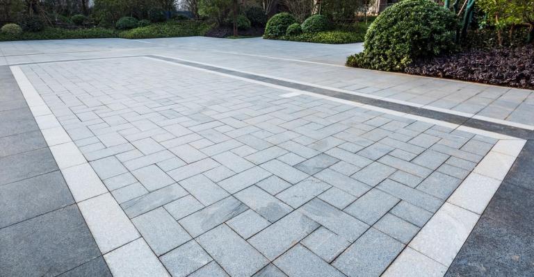 Pavage de jardin : bien choisir ses matériaux et techniques